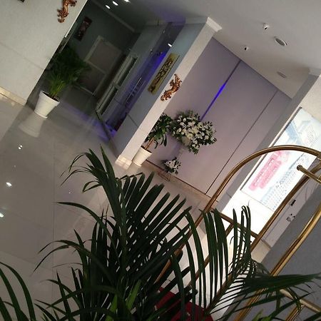 Riviera Apartments Kuwait City Esterno foto
